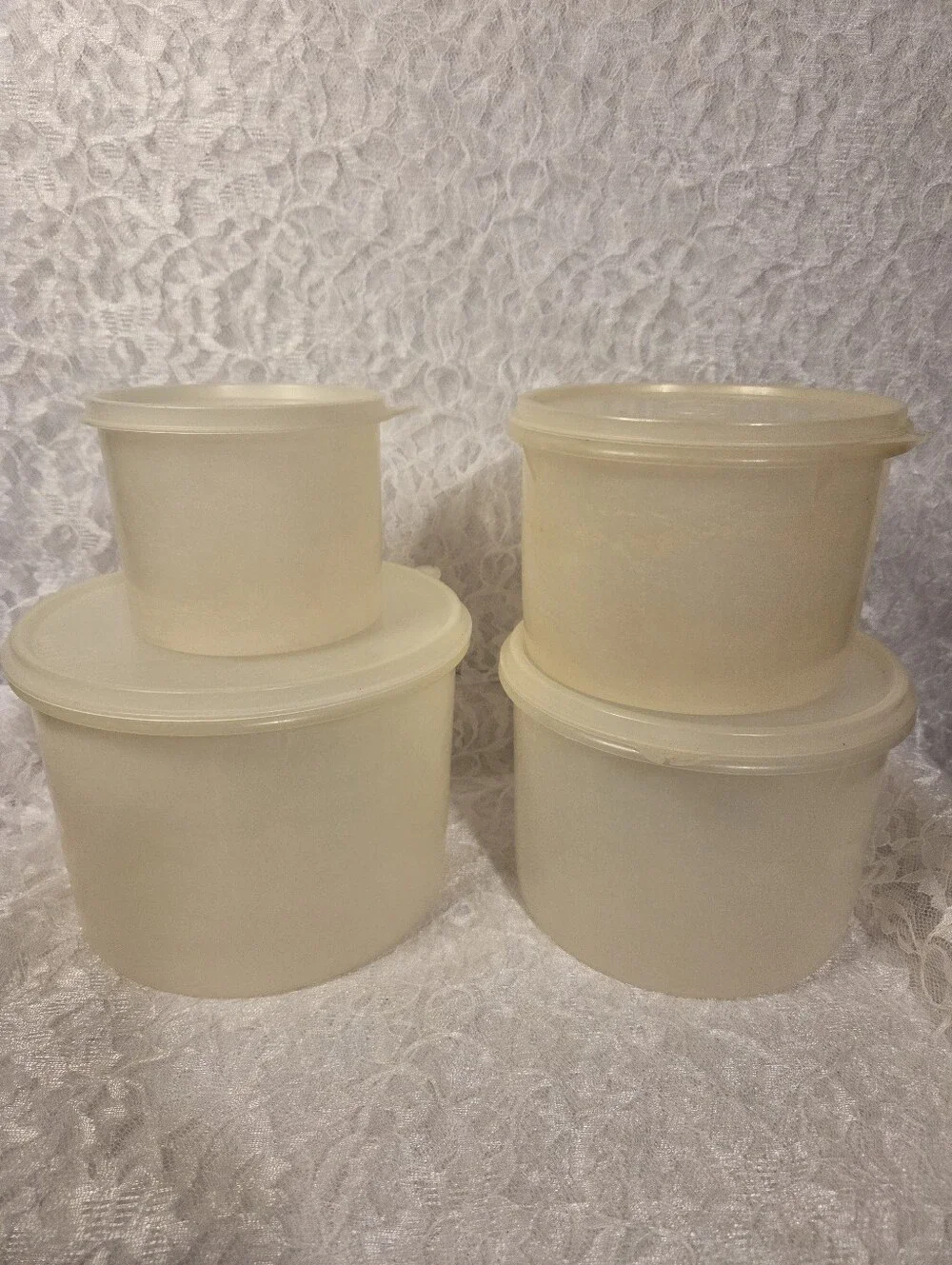 Tupperware: set of 4 Canisters With Lids
